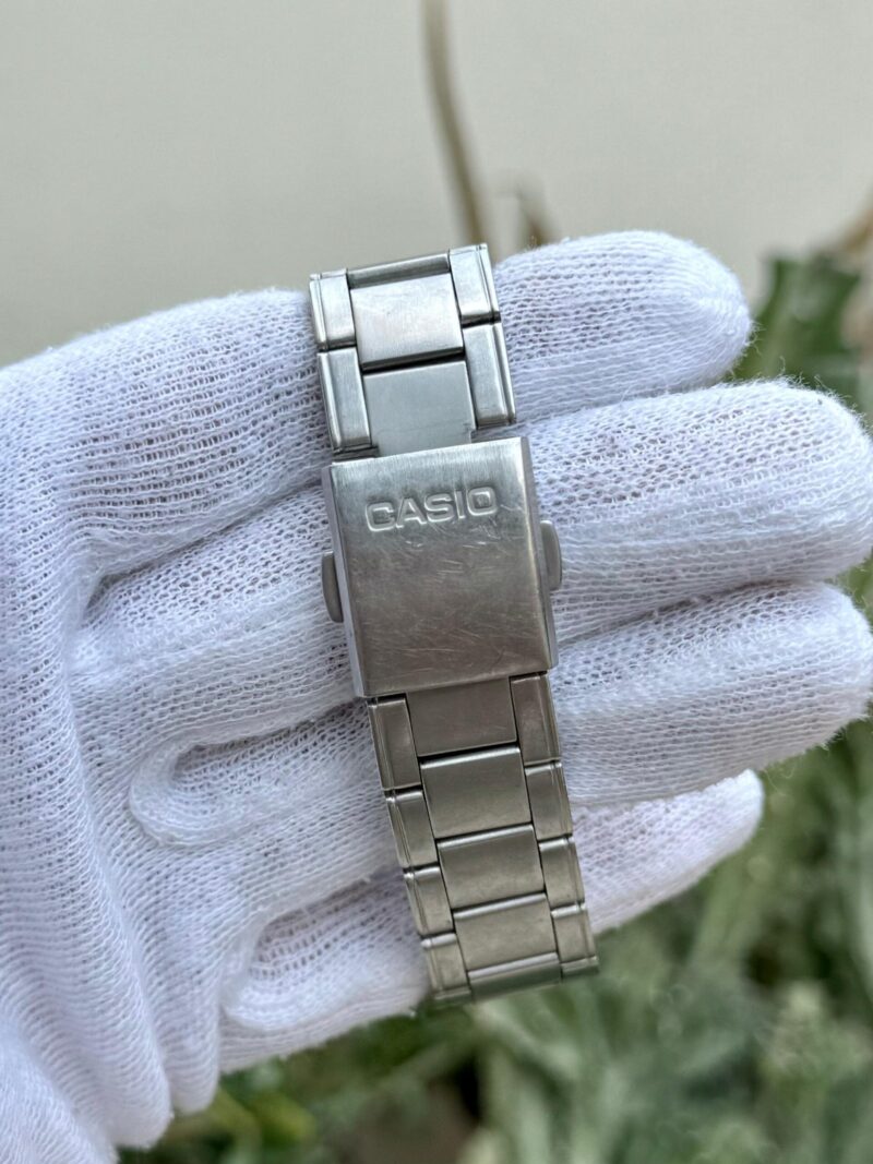 CASIO Military Japan  Mens
Quartz - Image 4