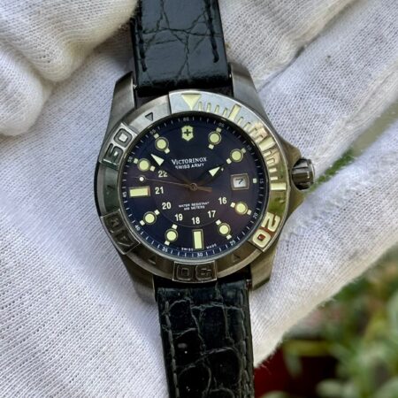 VICTORINOX Swiss Army Mens Quartz