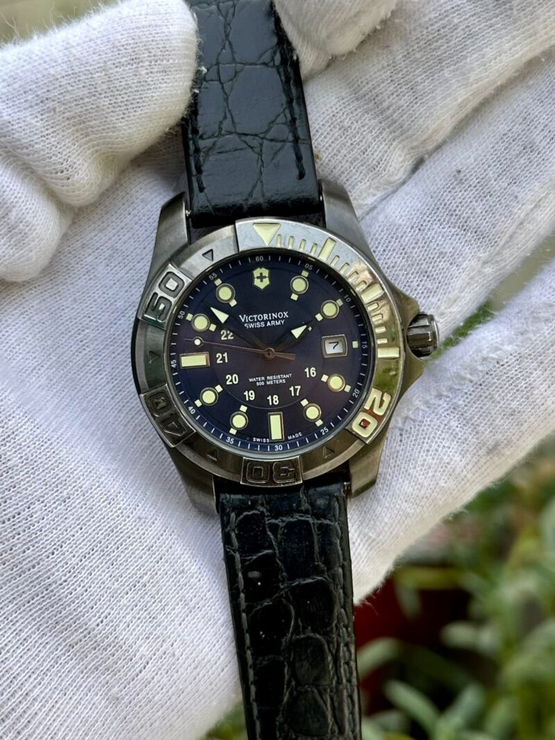 VICTORINOX Swiss Army Mens Quartz
