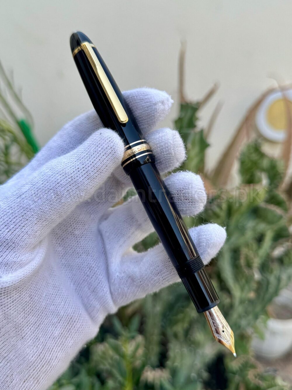MONTBLANC Meisterstück 147 Traveller Fountain Pen Black Resin Gold Trim M Nib Germany