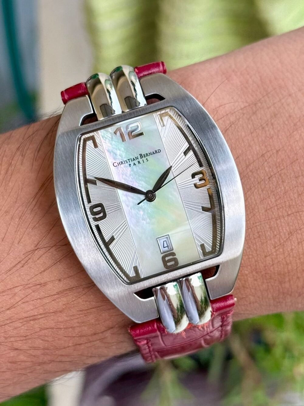 Christian Bernhard Christian Bernard Paris 5690 Mother-of-Pearl Dial Tonneau 34x44mm Quartz France Mens – photo 2
