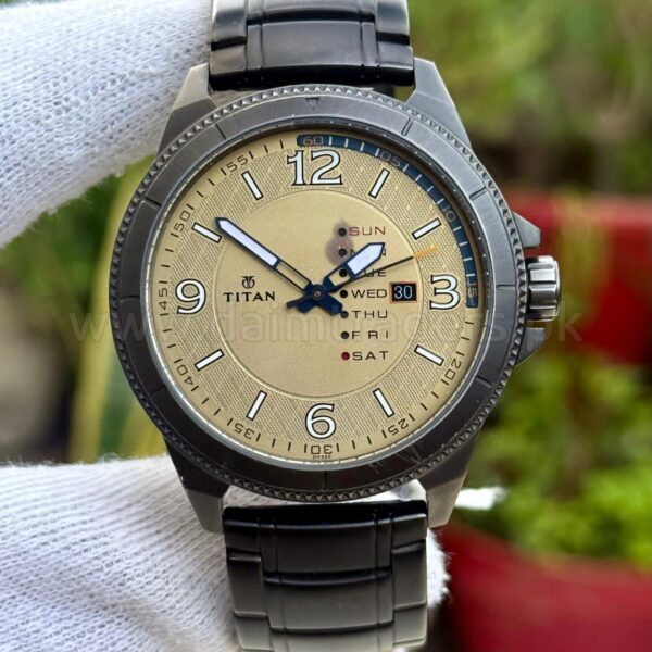 TITAN Black 1701 Beige Dial Day Date 42mm Quartz India Mens