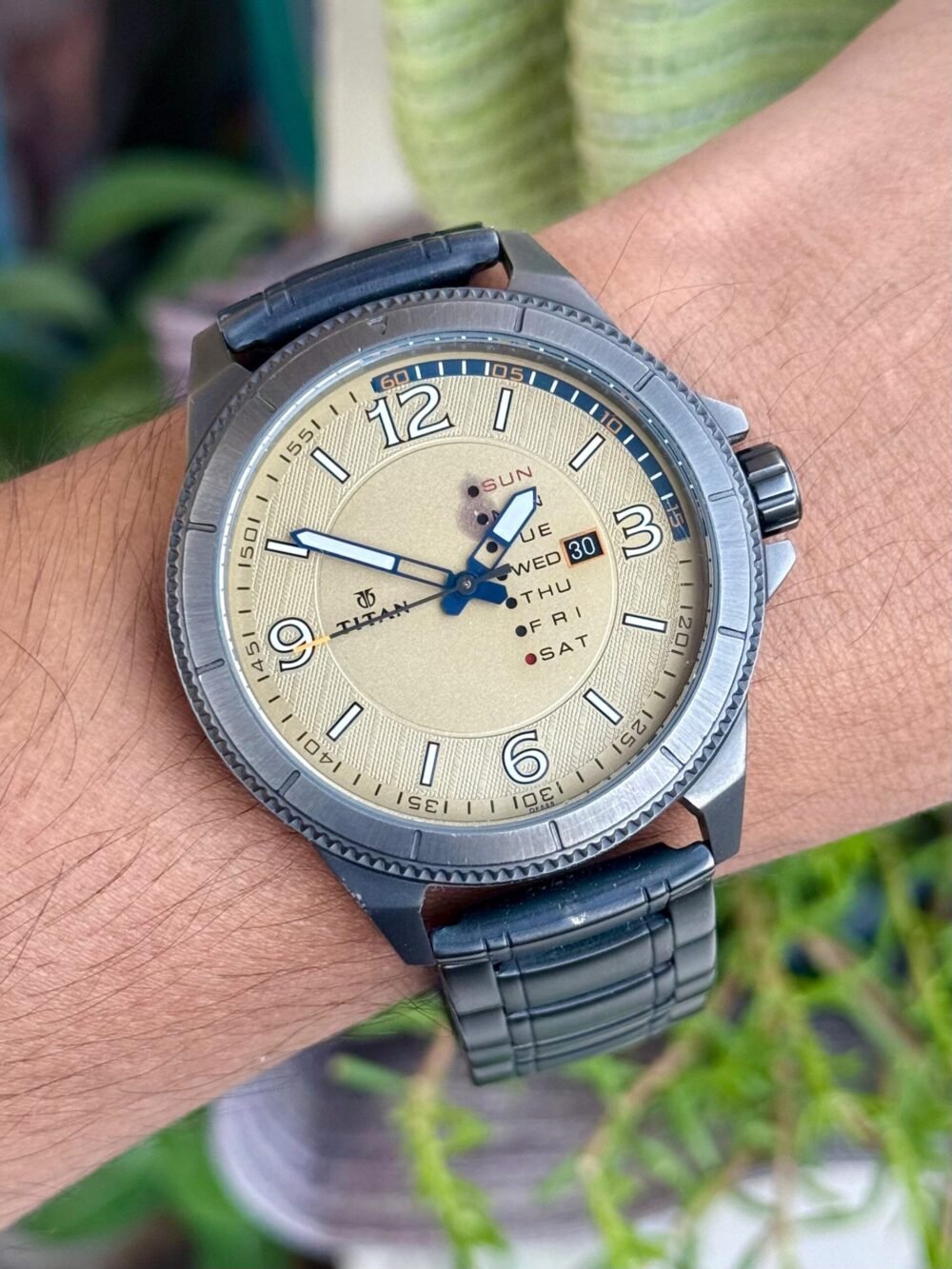TITAN Black 1701 Beige Dial Day Date 42mm Quartz India Mens – photo 2
