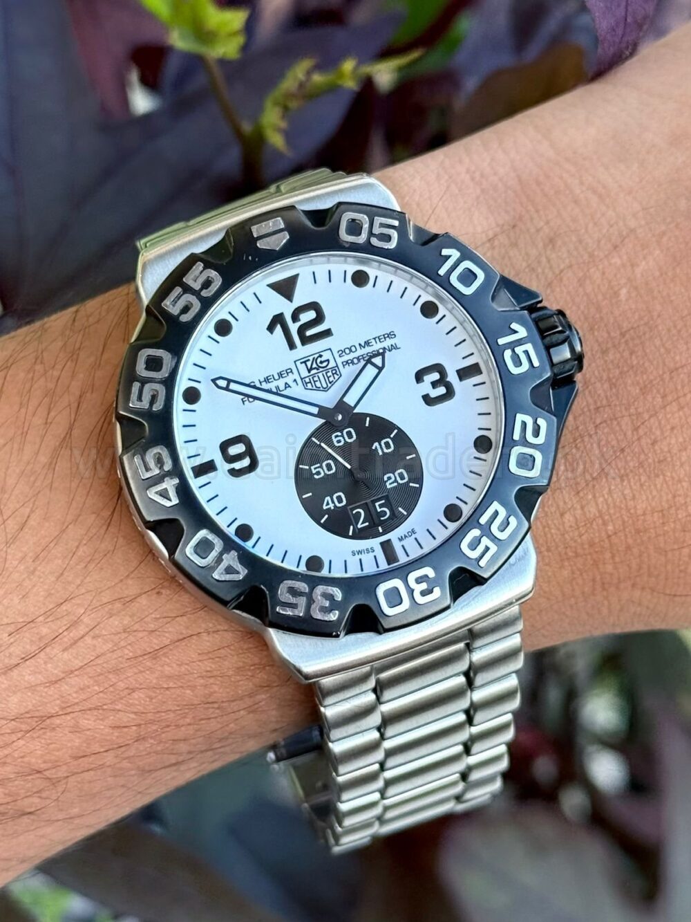 TAG Heuer Formula 1 Grande Date WAH1011 White Dial 44mm Quartz Swiss Mens – photo 2