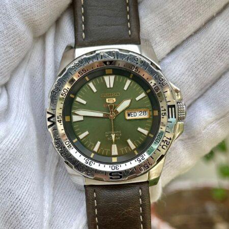 SEIKO 5 Sports Japan Mens
Ref: SRP537 | 44mm