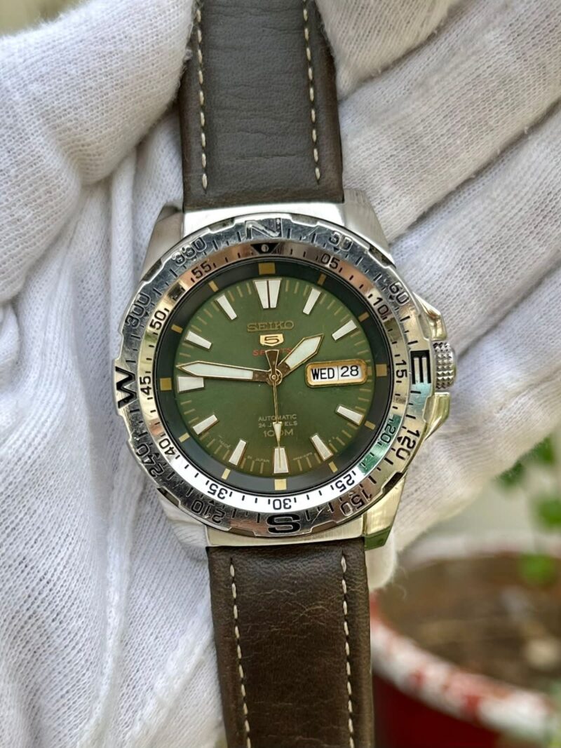SEIKO 5 Sports Japan Mens
Ref: SRP537 | 44mm