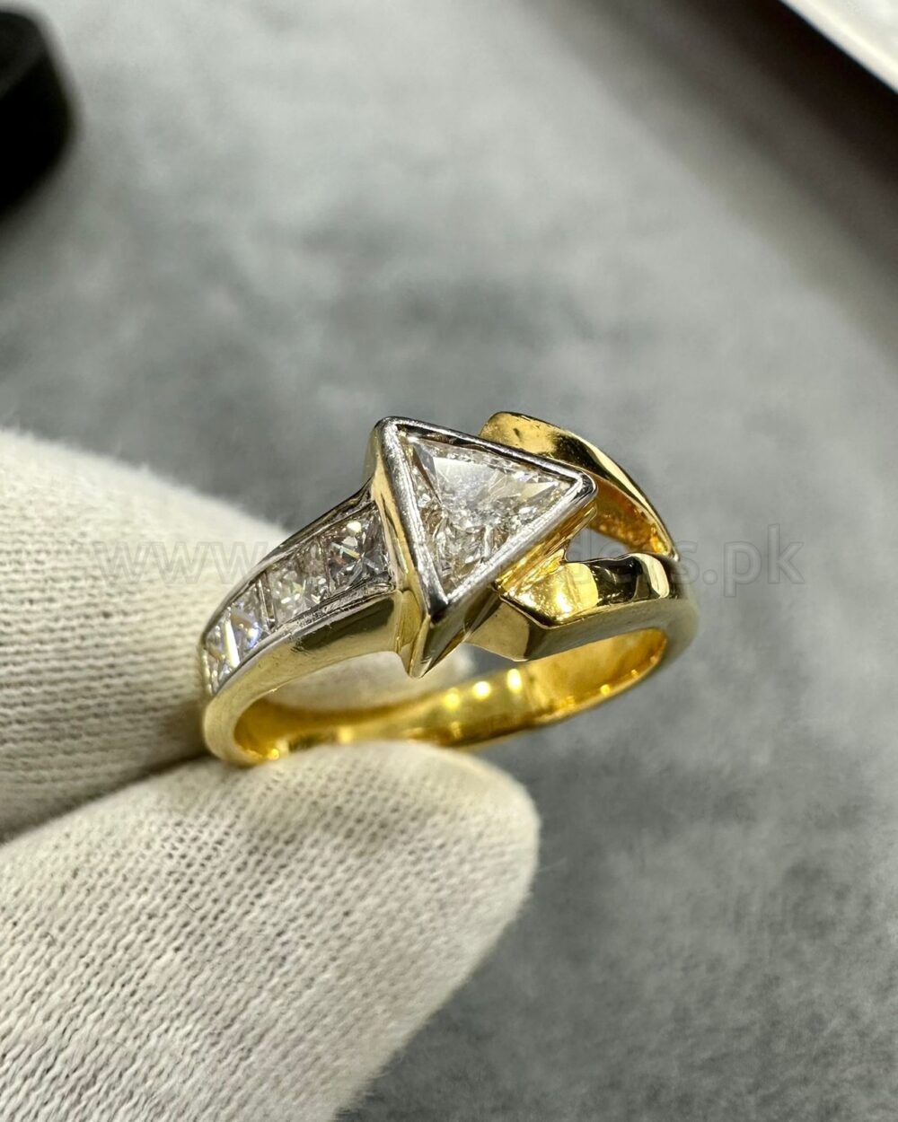 GOLD14k Ring 💍 Dubai Preloved 1x Triangular 0.35 – photo 2