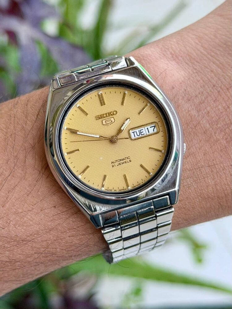 SEIKO 5 vintage 0590 Auto Japan Mens Daim Traders