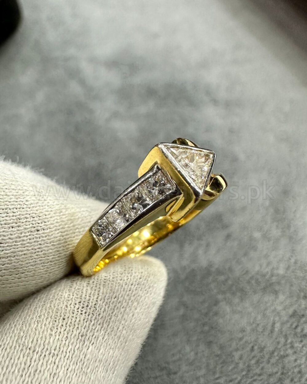 GOLD14k Ring 💍 Dubai Preloved 1x Triangular 0.35 – photo 4