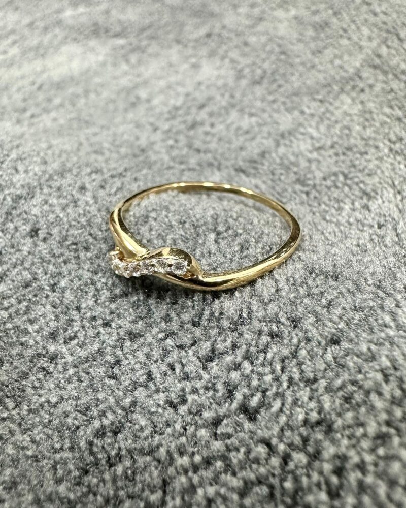 GOLD18k Ring 💍 Dubai Preloved 
5x Diamond 💎 - Image 3