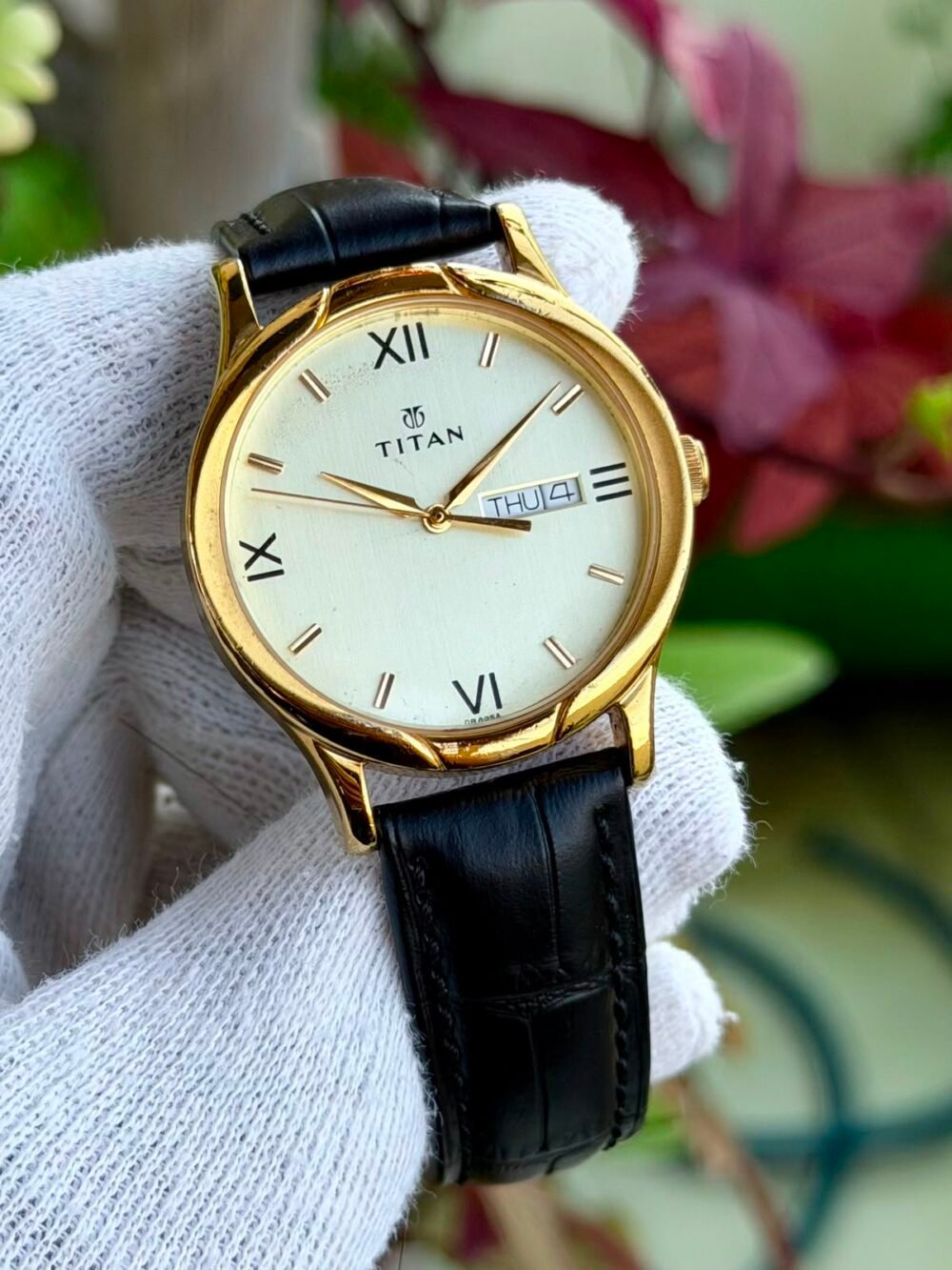TITAN Vintage 1580 White Dial Day Date Gold Plated Quartz India Mens