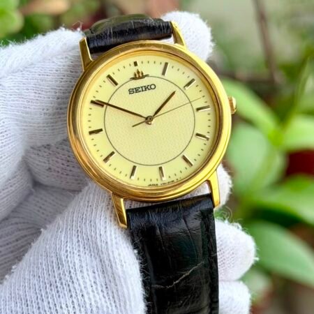 SEIKO Vintage V701-2A40 Quartz Japan Mens