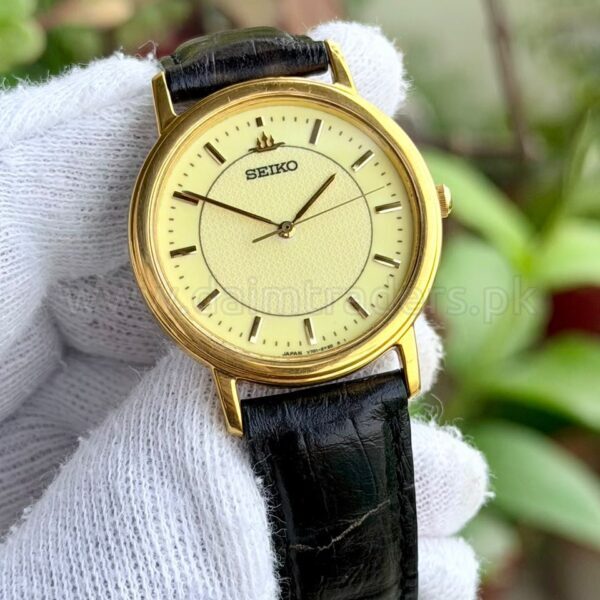 SEIKO Vintage V701-2A40 Quartz Japan Mens