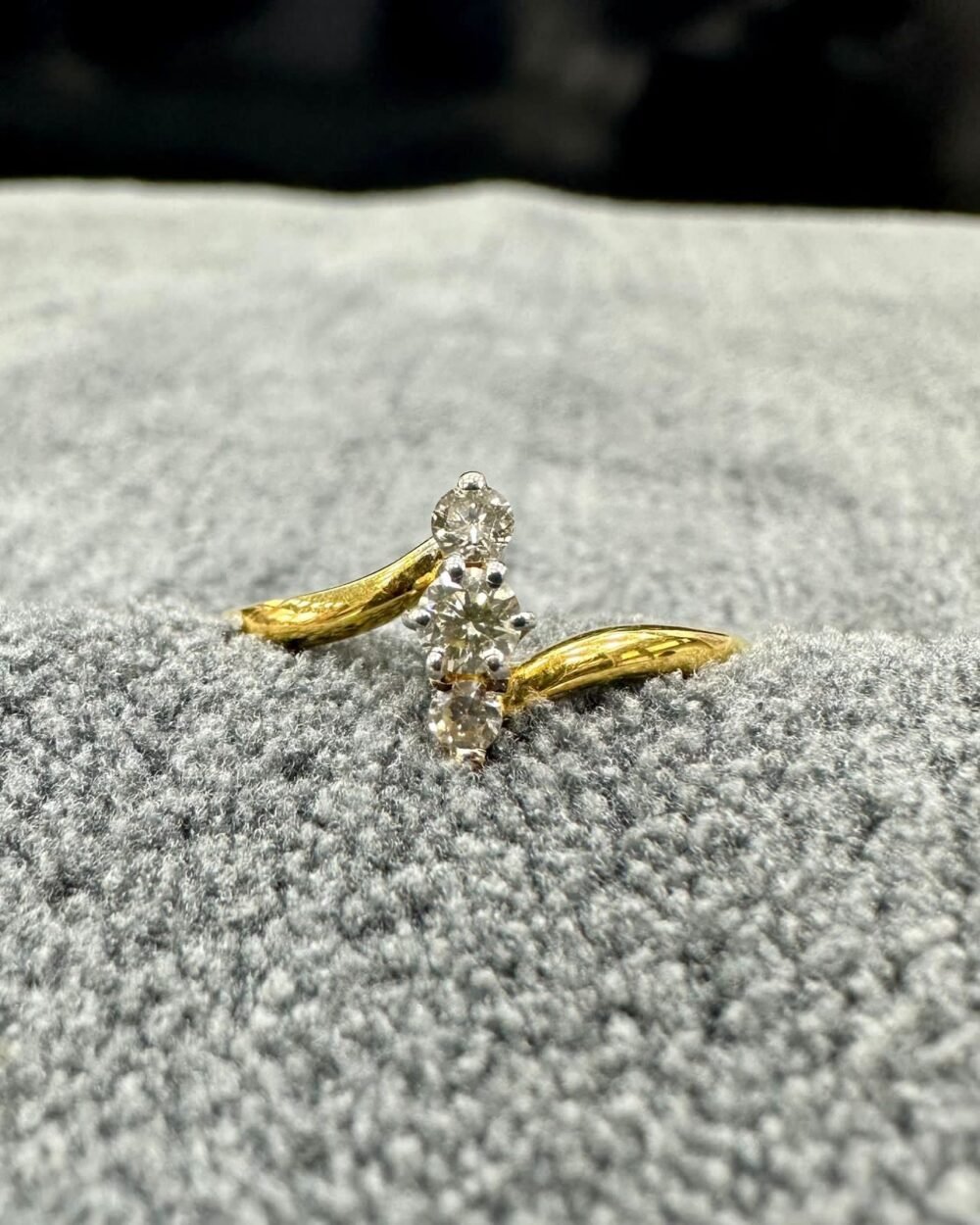 GOLD18k Ring 💍 Dubai Preloved 3x Diamond 💎