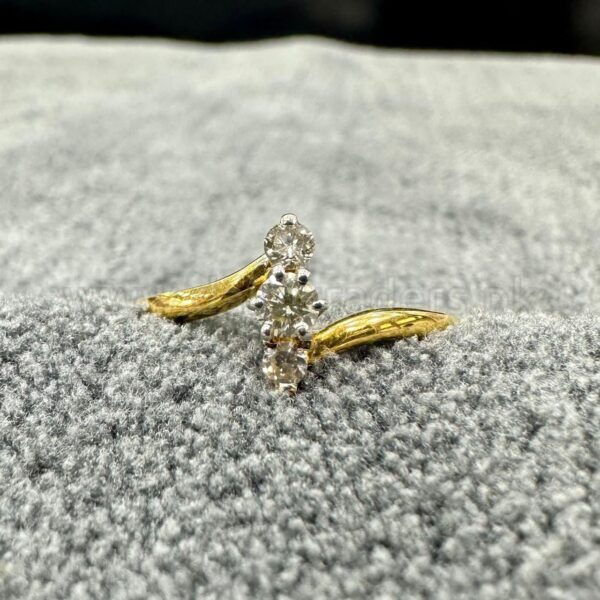 GOLD18k Ring 💍 Dubai Preloved 3x Diamond 💎