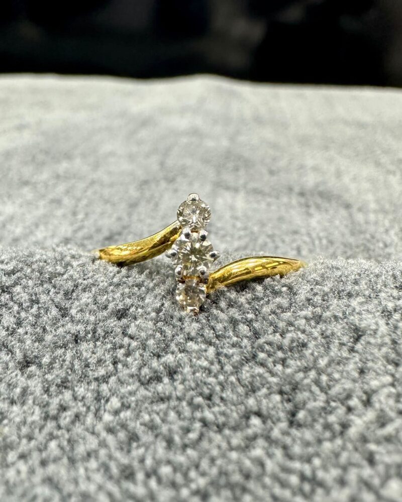 GOLD18k Ring 💍 Dubai Preloved 3x Diamond 💎
