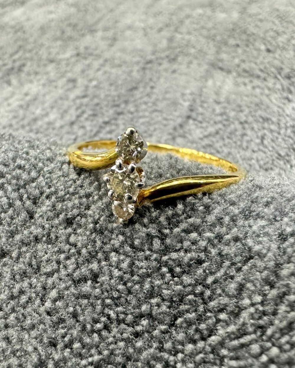 GOLD18k Ring 💍 Dubai Preloved 3x Diamond 💎 – photo 3