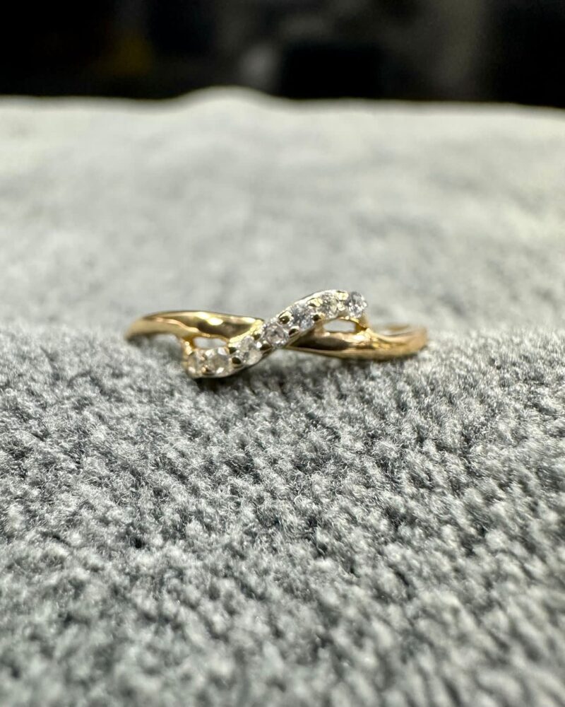 GOLD18k Ring 💍 Dubai Preloved 
5x Diamond 💎
