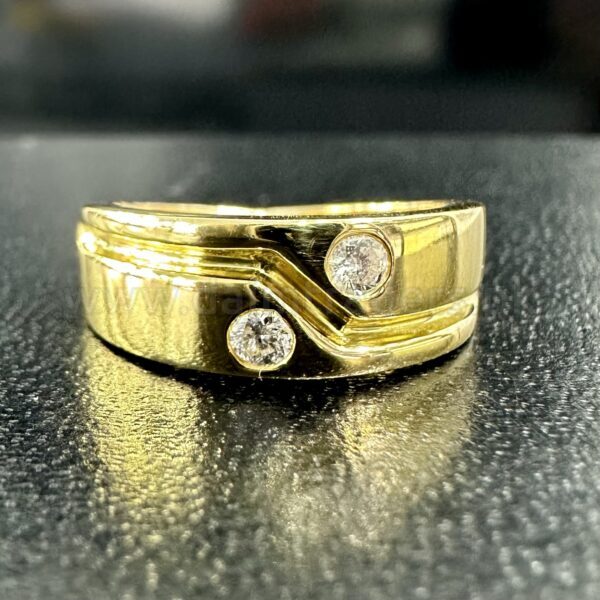 Gold18k Ring with 2 Diamond