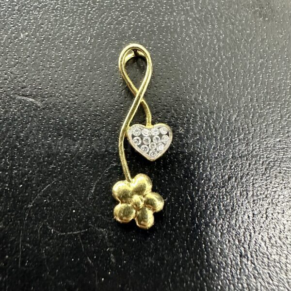 Gold18k Flower shaped pendant