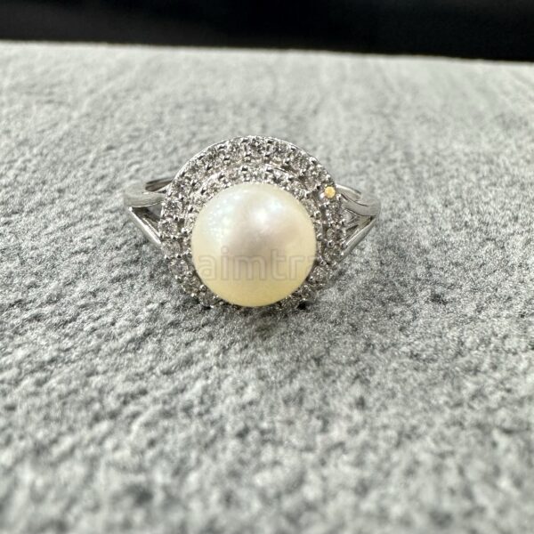 Gold 18k Ring with Pearl Diamonds