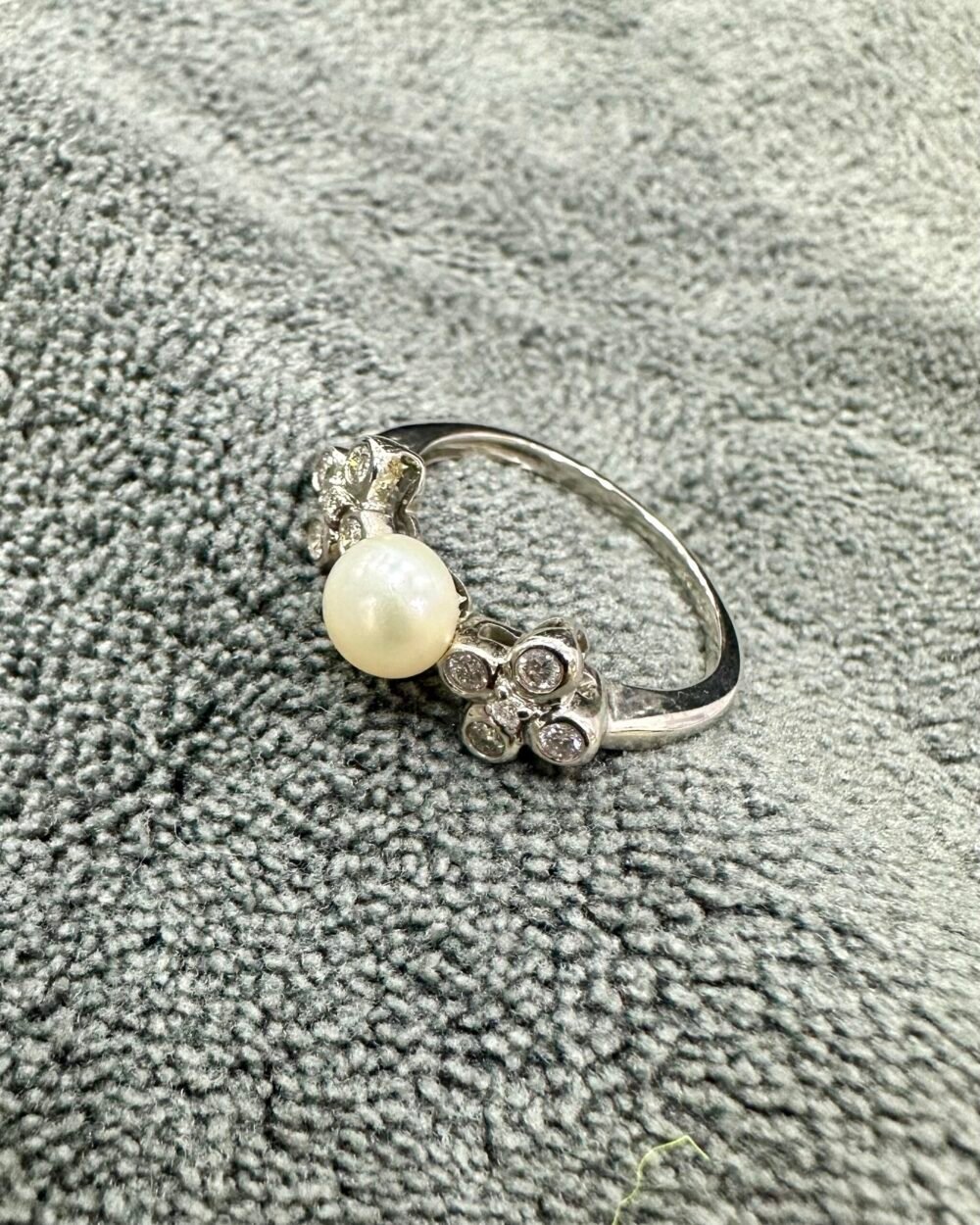 Gold18k Pearl and Diamond Ring – photo 3