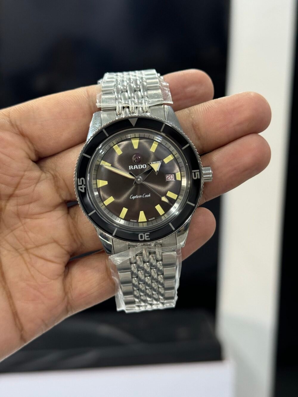 RADO Captain Cook R32505305 Brand New Swiss Mens