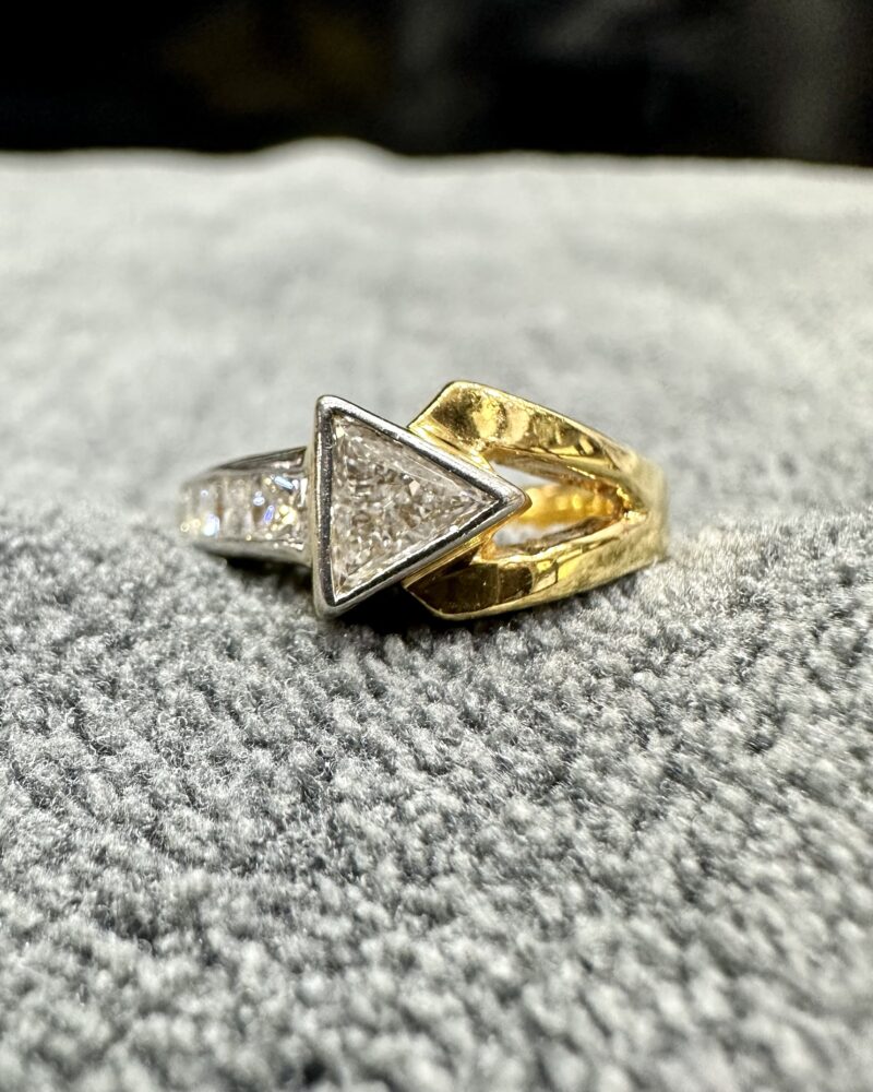 GOLD14k Ring 💍 Dubai Preloved  1x Triangular 0.35