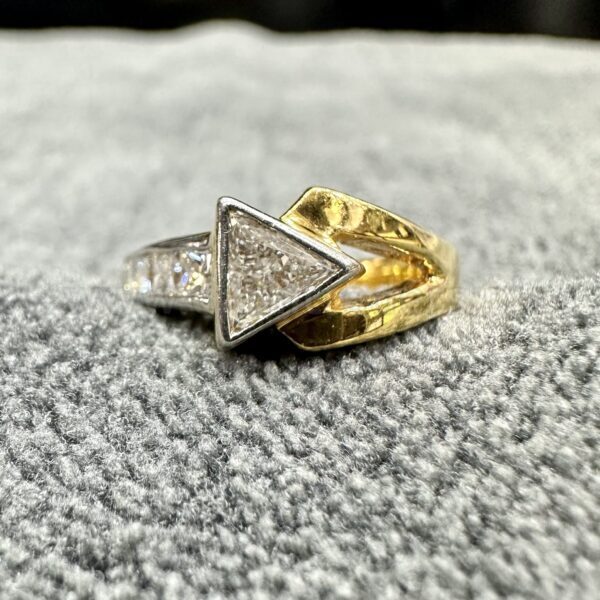 GOLD14k Ring 💍 Dubai Preloved 1x Triangular 0.35
