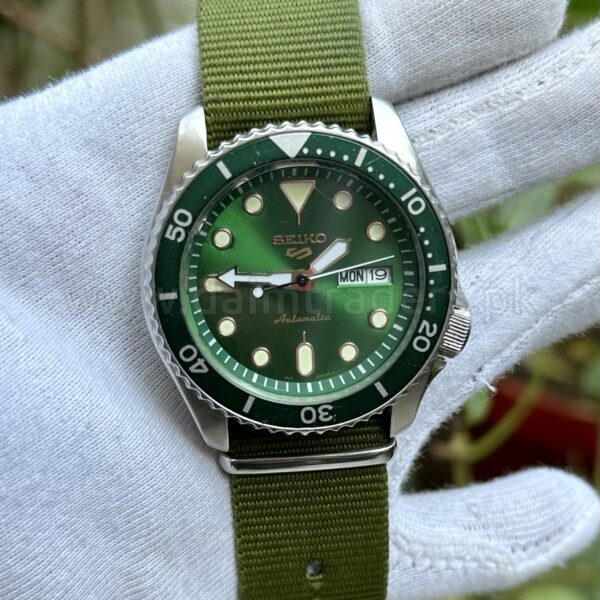 SEIKO 5 Sports Hulk SRPD61