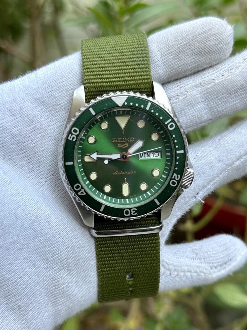 SEIKO 5 Sports Hulk SRPD61